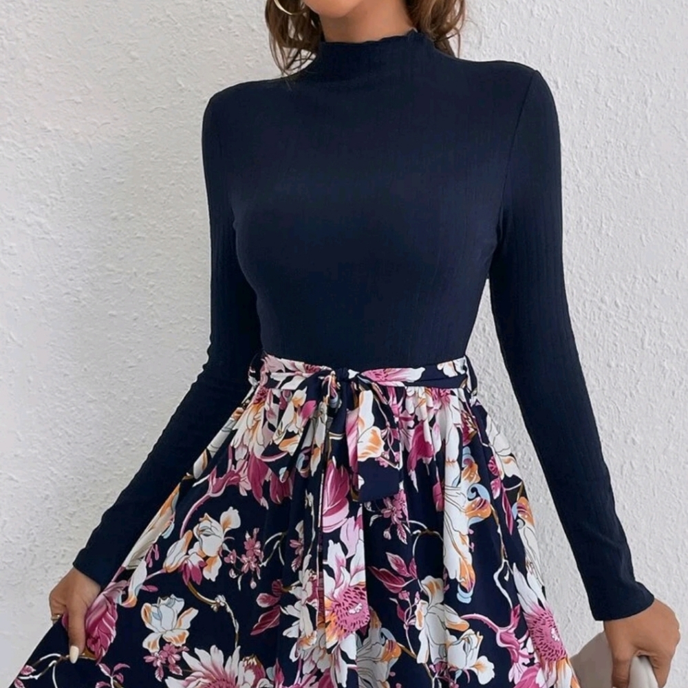 NWT navy and floral mock-neck flowy floral dress, size medium. - Picture 3 of 9